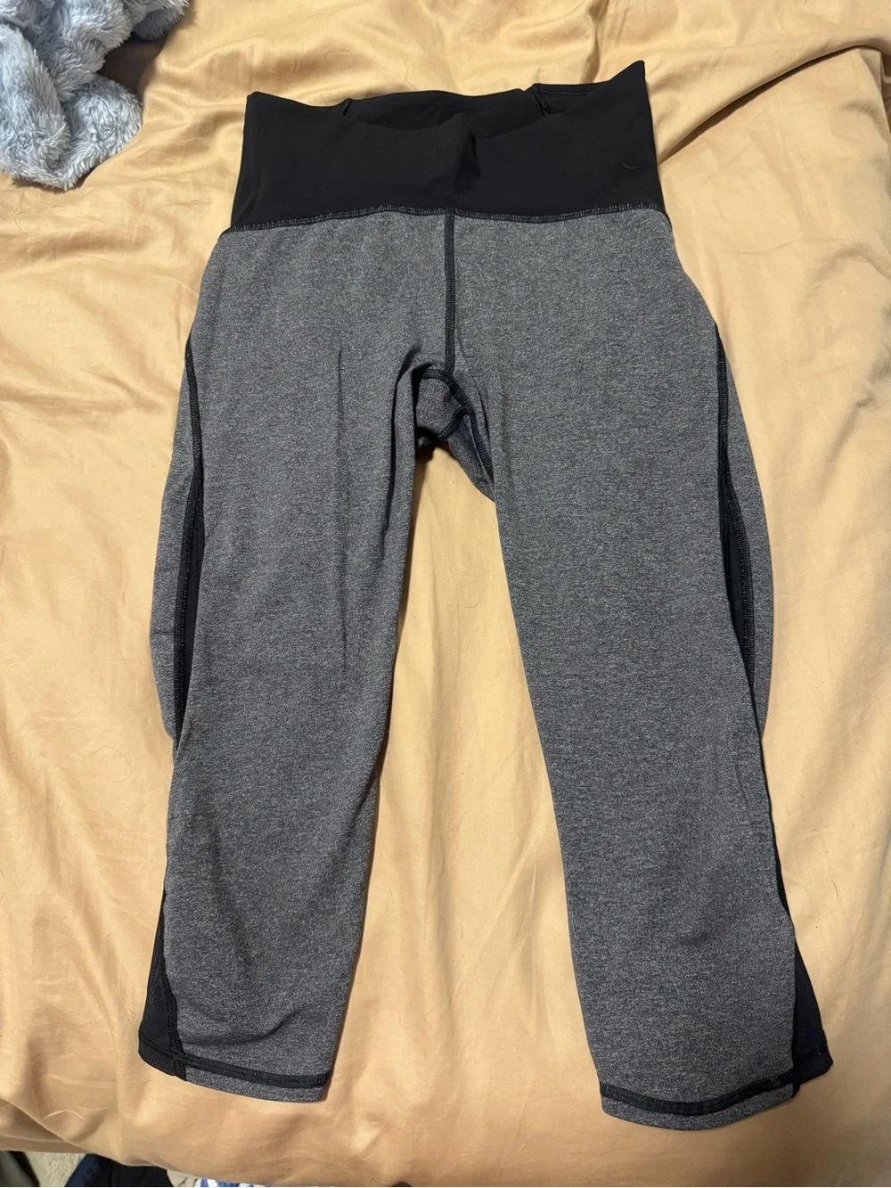 lululemon athletica Gray & Black High-Rise Cropped Leggings